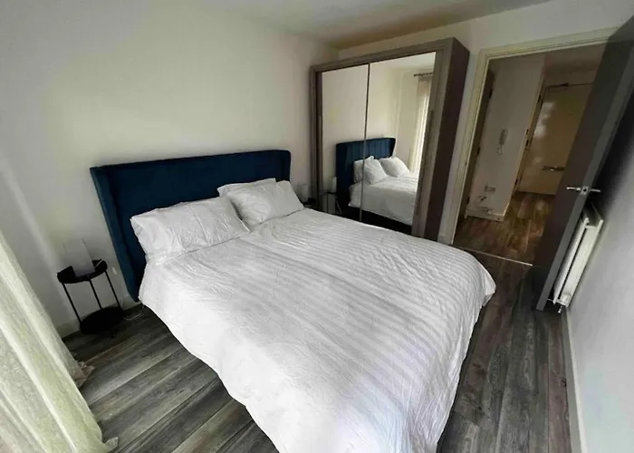 Stylish 1-Bed Flat With Sofa-Bed In London
