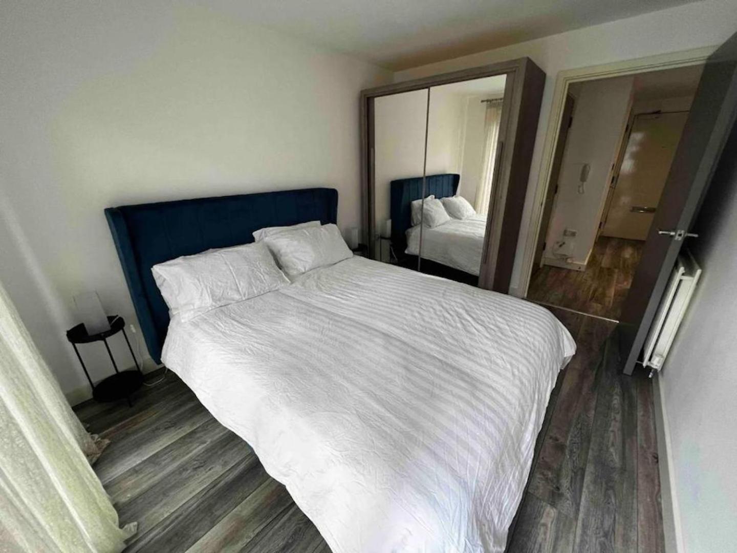 Stylish 1-bed Flat With Sofa-bed In Londra