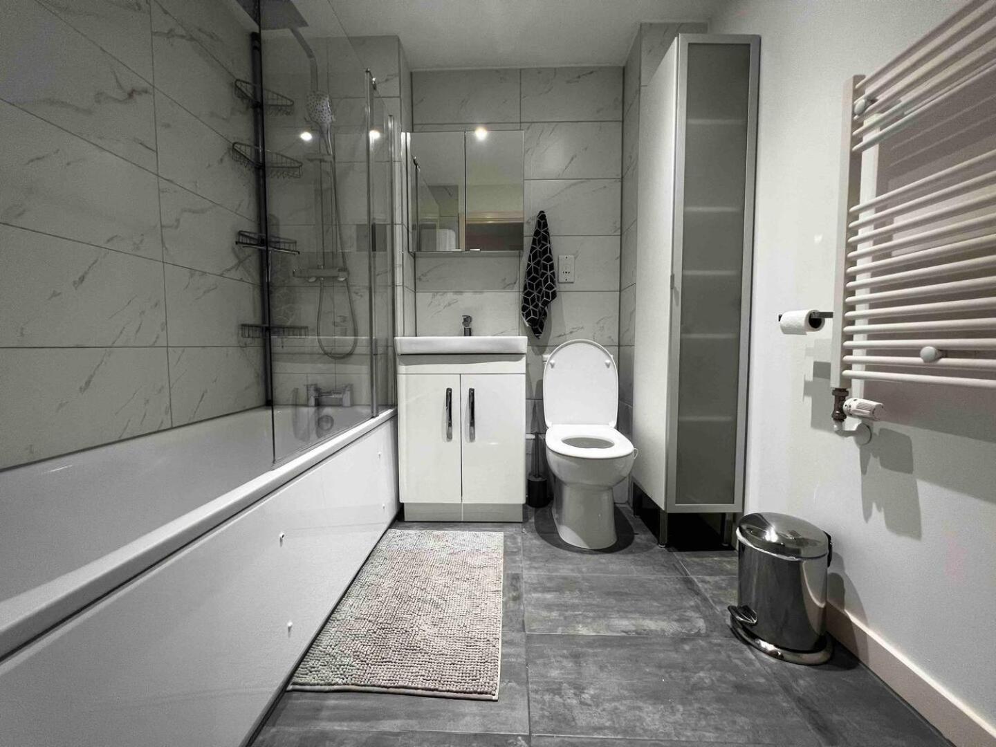 Appartamento Stylish 1-bed Flat With Sofa-bed In *